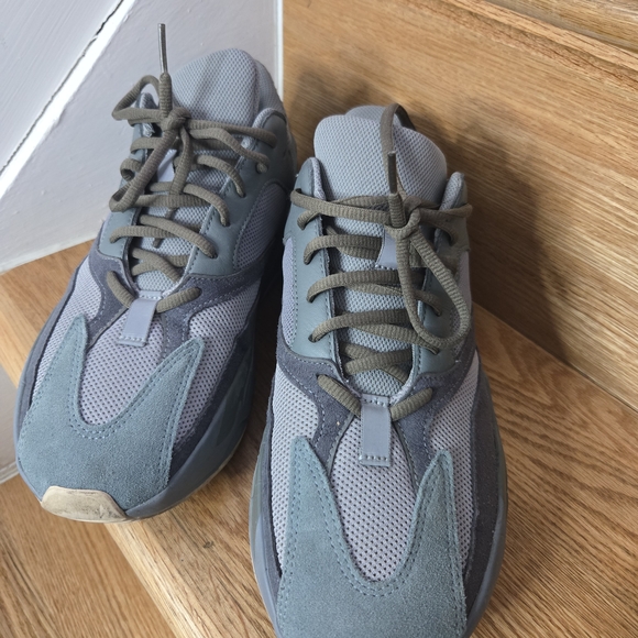 Stylish Gray Men's Sneakers
